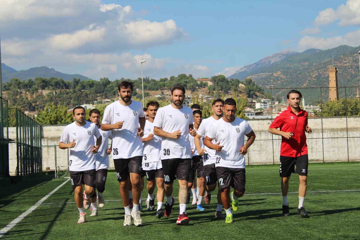 Aydınspor, Duran Adagümeli'yi yeni sezon için yeniden kadrosuna kattı