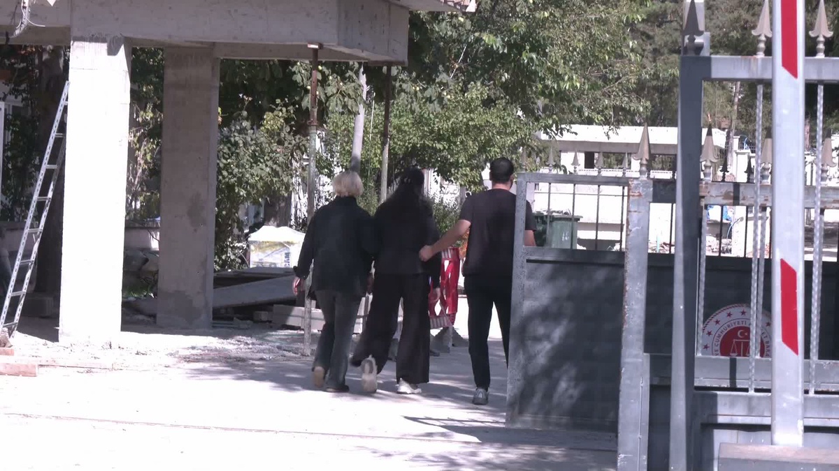 AYM önündeki eylemde yaşamına son veren emekli polis Şekeroğlu toprağa verildi