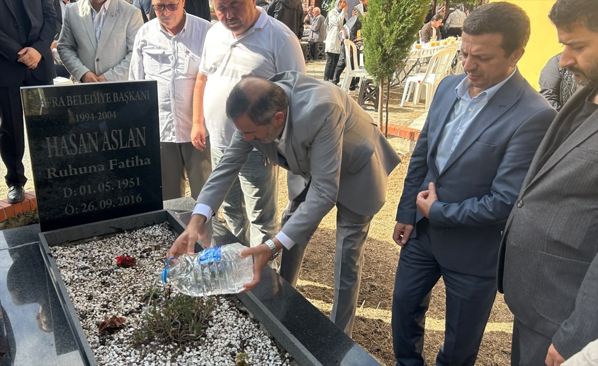 Bafra'nın eski Belediye Başkanı Hasan Aslan, vefat yıl dönümünde kabri başında anıldı