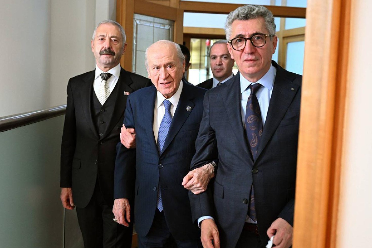 Bahçeli bir araya getirdi! Sarallar ve Şahinler, MHP Genel Merkezi'nde barıştı