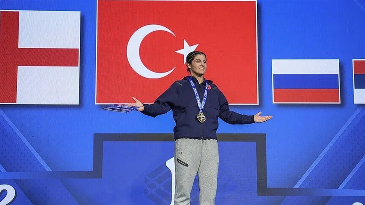 Bakan Bak'tan Avrupa Boks Şampiyonası'nda madalya kazanan milli sporculara tebrik