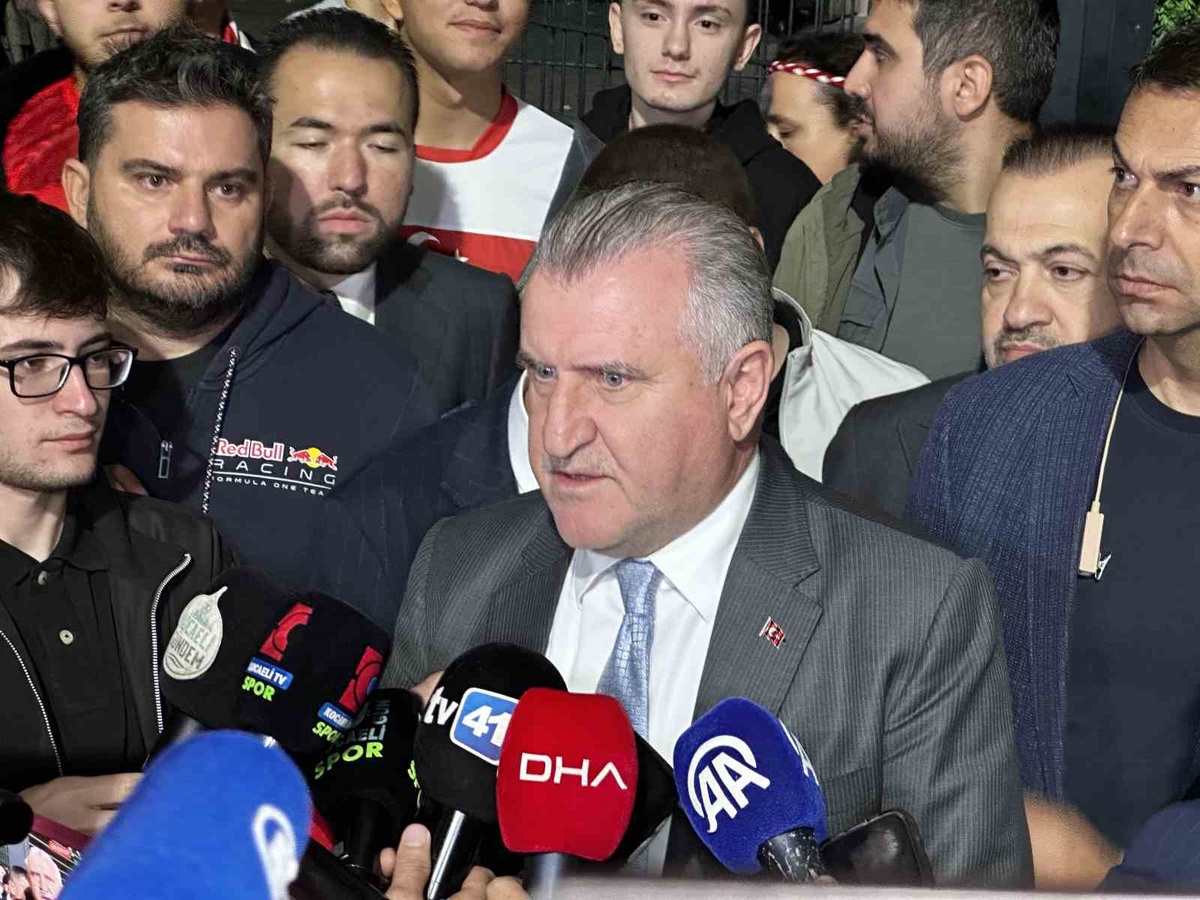 Bakan Bak, Kocaeli’de Fransa’ya yenilen A Milli Takım’ın mücadelesinden memnun kaldı