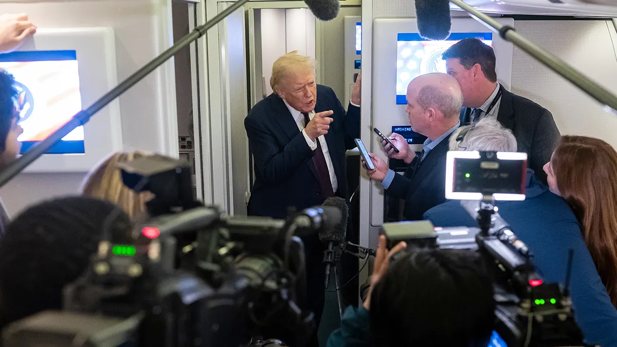 Beyaz Saray, Air Force One'da CNN yerine Real America's Voice'u görevlendirdi