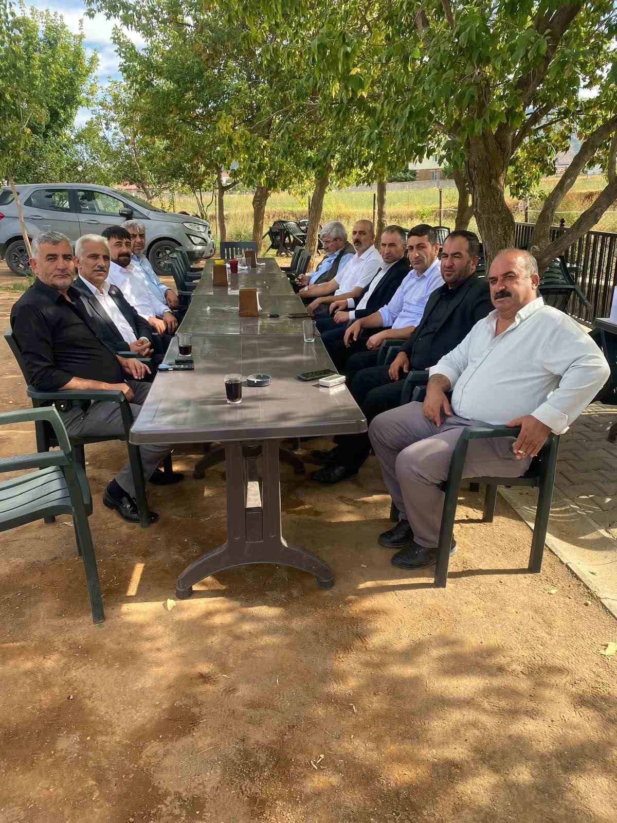 Bitlis Güroymak'ta 15 muhtar ortak akıl için dernek çatısında birleşti