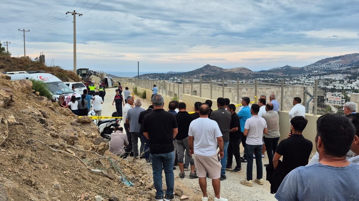 Bodrum'da kontrolden çıkan kamyonet devrildi, 15 yaşındaki sürücü hayatını kaybetti