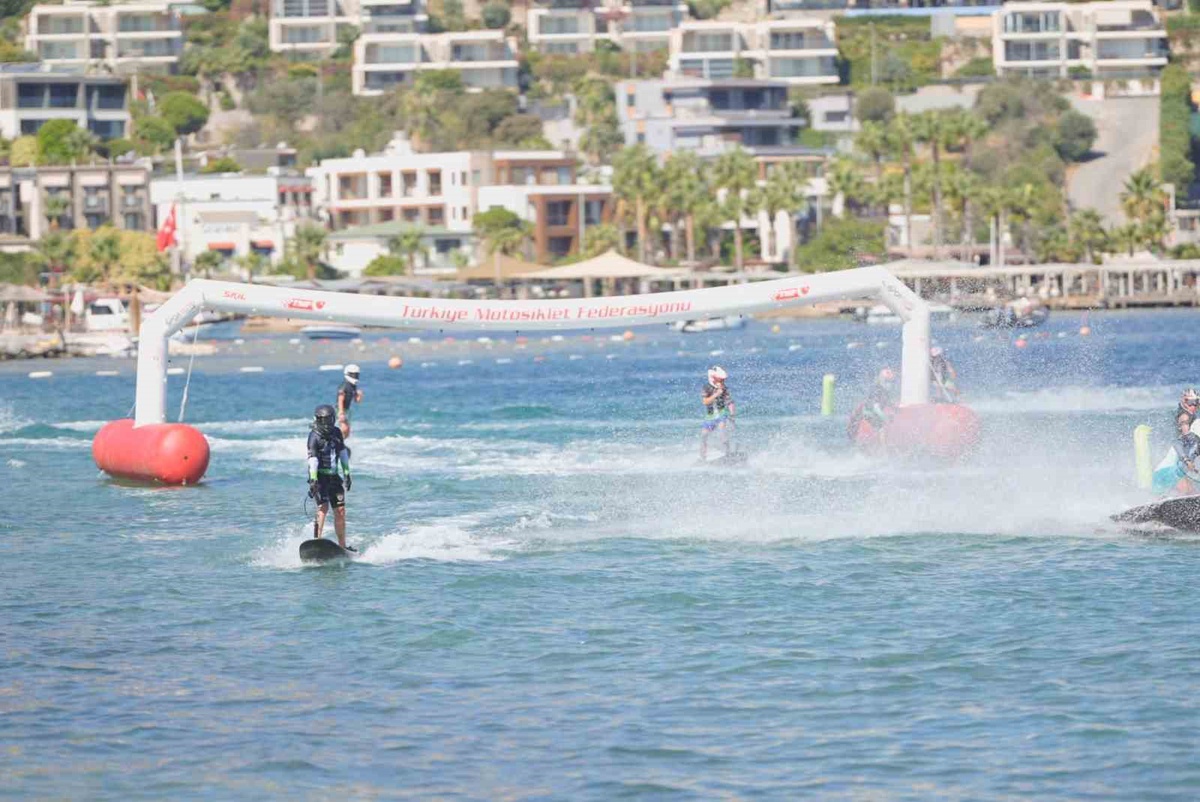 Bodrum'da Su Jeti ve MotoSurf Türkiye Şampiyonası'nda 83 sporcu mücadele etti