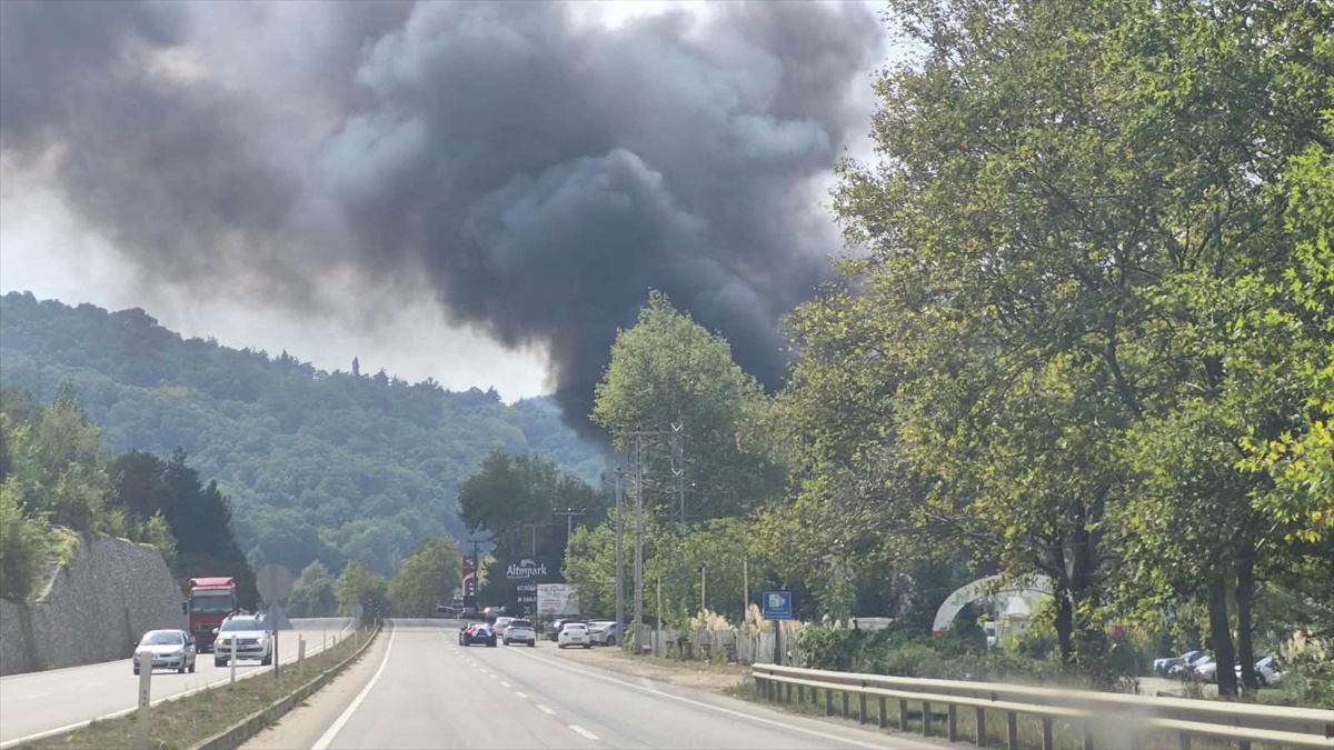 Bursa Osmangazi'de düğün salonundaki yangın hasara yol açtı, sebebi araştırılıyor