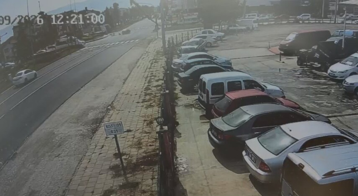 Düzce Beyciler'de otomobil ile motosiklet çarpıştı, 3 kişi yaralandı