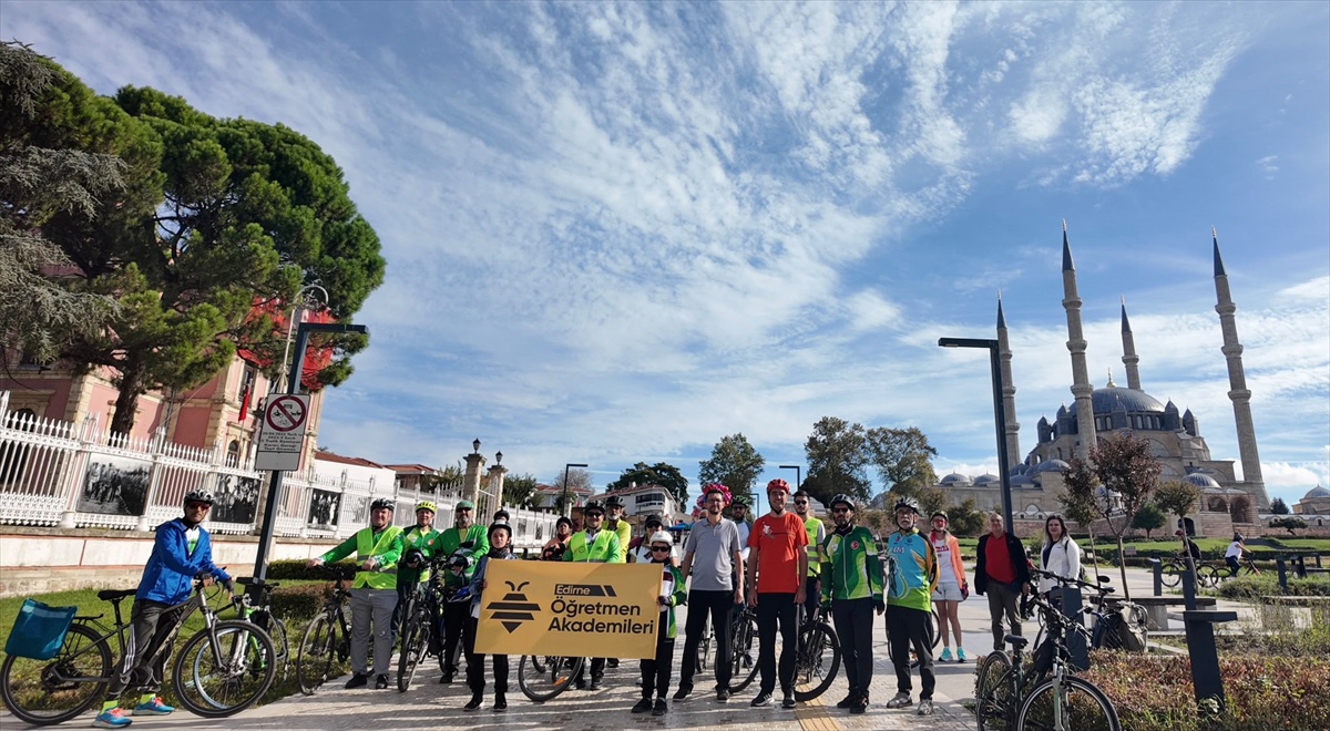 Edirne'de öğretmenler yeni eğitim yılı başlangıcında sağlık için pedal çevirdi