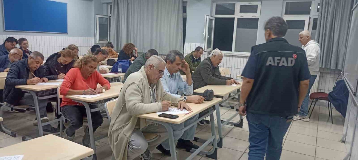 Eskişehir’de AFAD ekipleri mahalle mahalle afet eğitimi veriyor