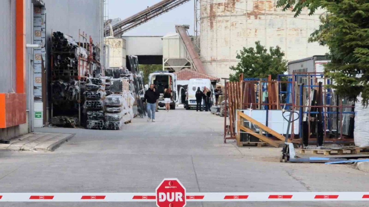 Eskişehir'de yapı fabrikasında yüksekten düşen 52 yaşındaki şahıs hayatını kaybetti