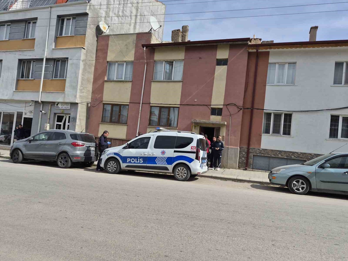 Eskişehir Tepebaşı'nda 52 yaşındaki yeni emekli merdiven altında ölü bulundu