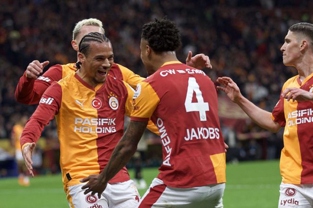 Galatasaray’da ayrılık kararı! Okan Buruk Jakobs’un biletini kesti