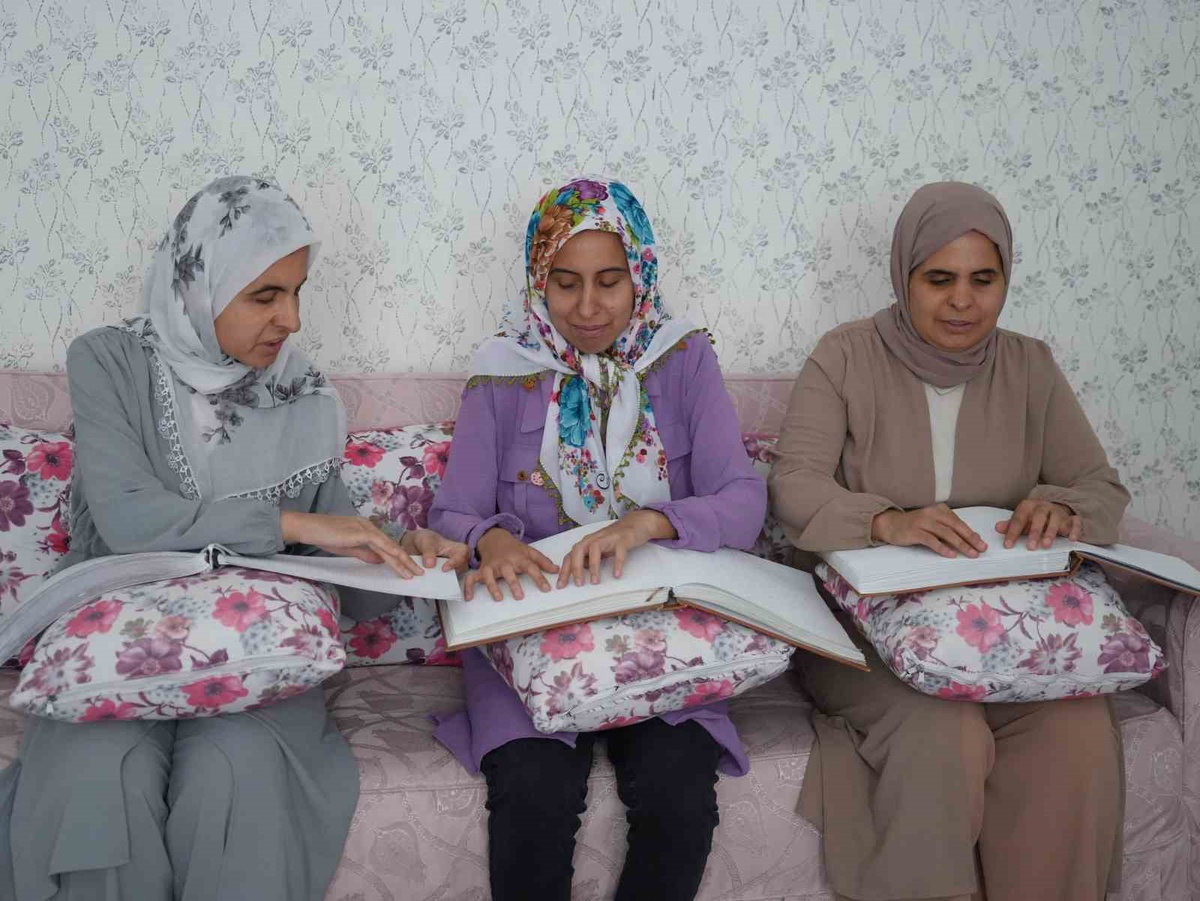 Gaziantep'te yüzde 90 görme engeli olan üç kardeş üniversiteyi kazandı