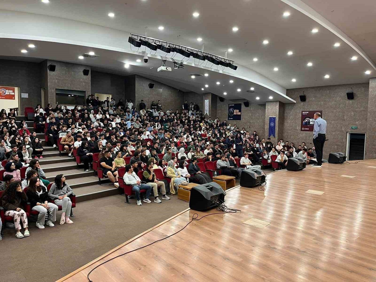 GSB Eskişehir yurtlarında yeni öğrencilere uyum ve iletişim toplantısı yapıldı