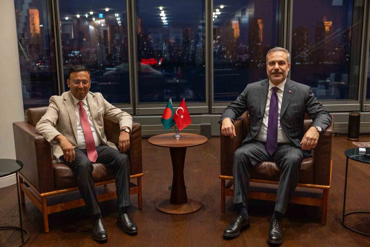 Hakan Fidan, New York'ta Bangladeş Dışişleri Devlet Bakanı Humaiun Kobir'i kabul etti