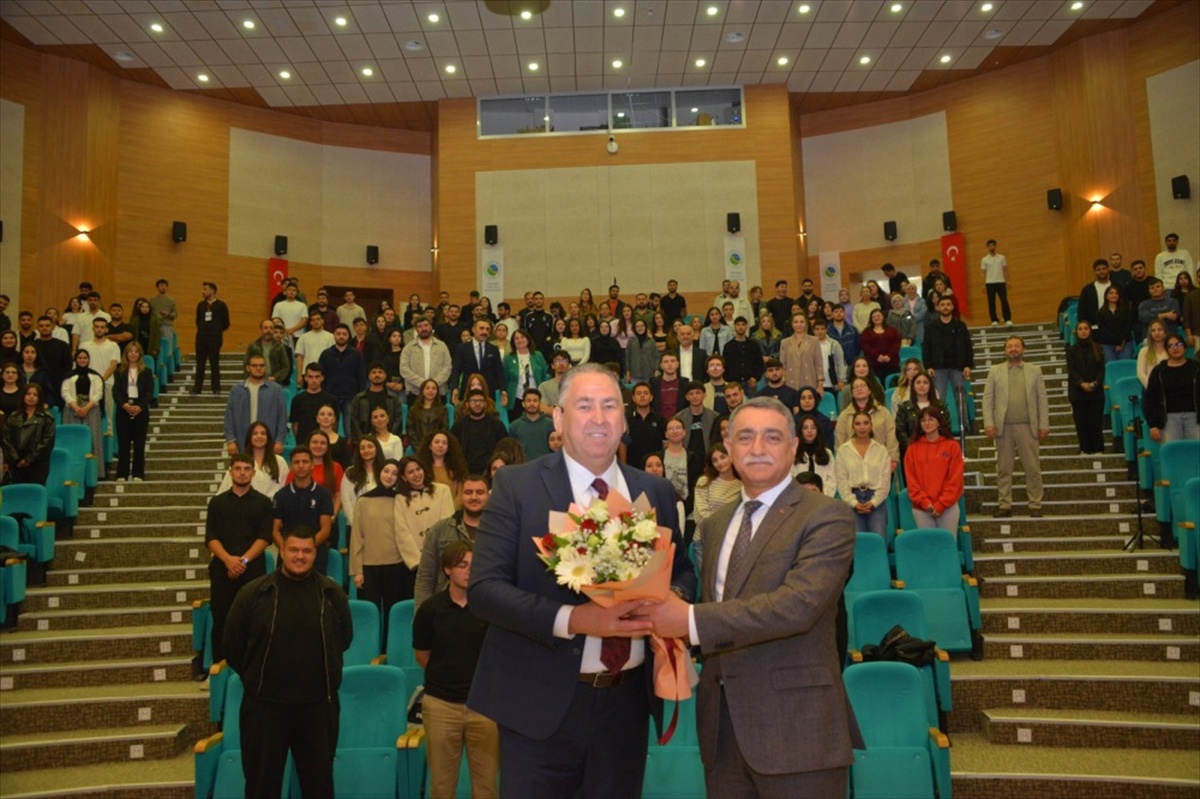 Hasan Yıldız, KAEÜ’de öğrencilere kariyer ve motivasyon konferansı verdi