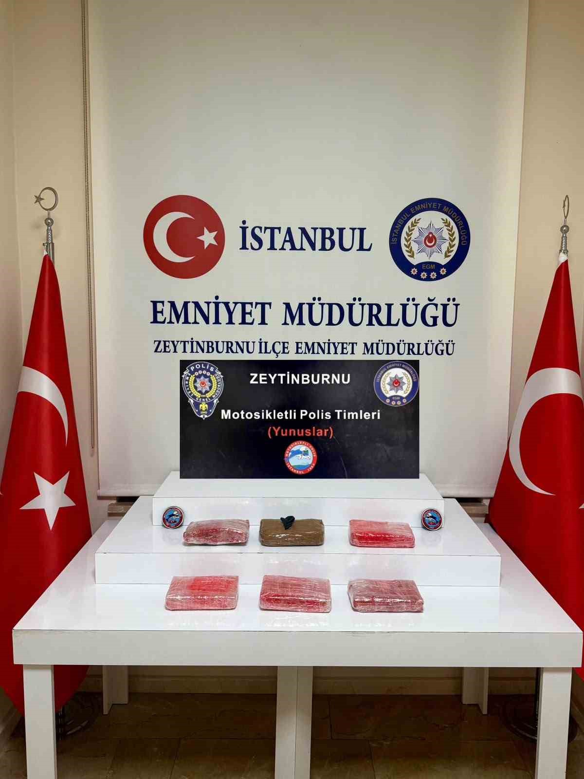 İstanbul'da bir araçta 6 kilo 650 gram kokain bulundu, 2 şüpheli tutuklandı