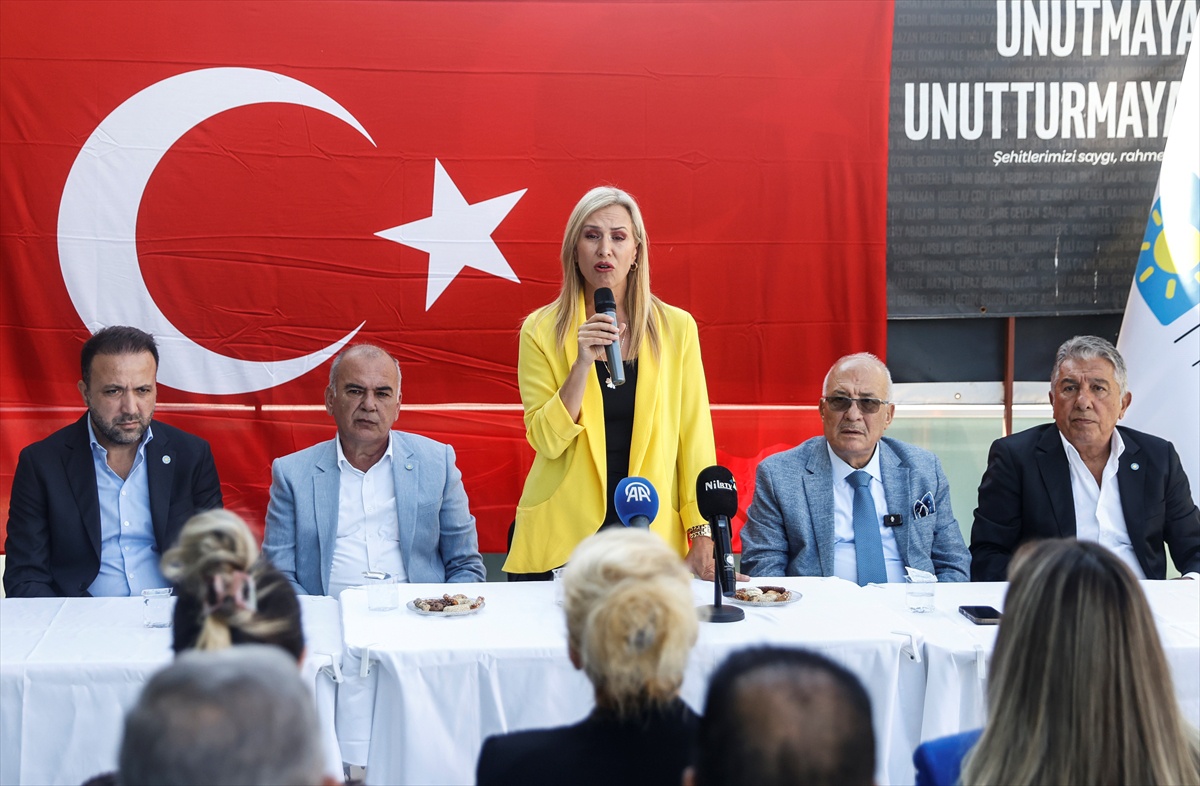 İYİ Parti Genel Başkan Yardımcısı Sayan, Mersin İl Başkanlığında partililerle buluştu