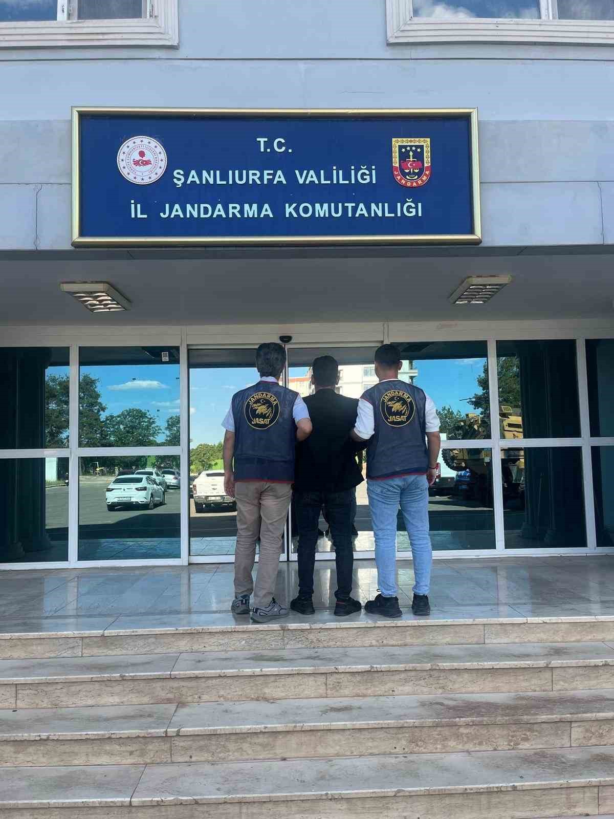 Karaköprü'de hırsızlıktan 5 yıl 9 ay kesinleşmiş hapis cezası olan şahıs tutuklandı