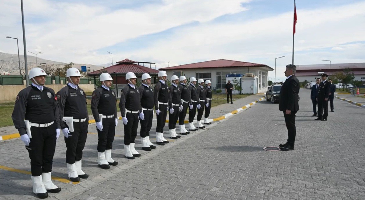 Kararnameyle atanan Esat Feryadi Doköz, Erzincan Emniyet Müdürlüğünde göreve başladı