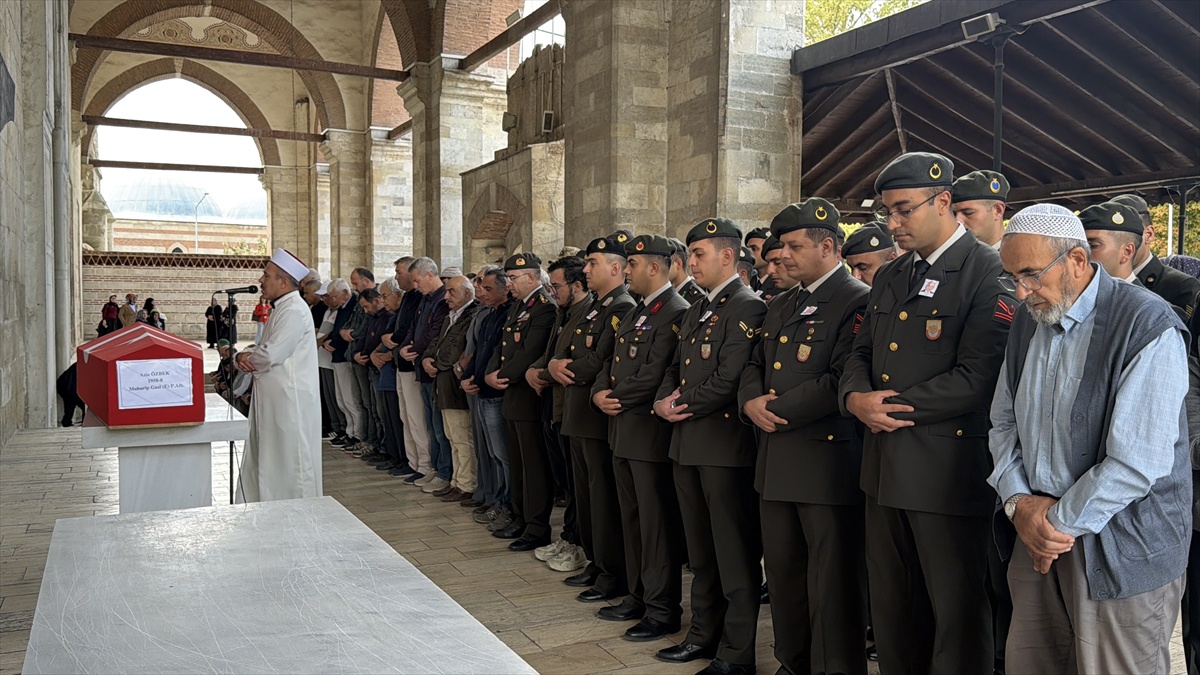 Kıbrıs Gazisi Aziz Özbek, Edirne'de askeri törenle toprağa verildi