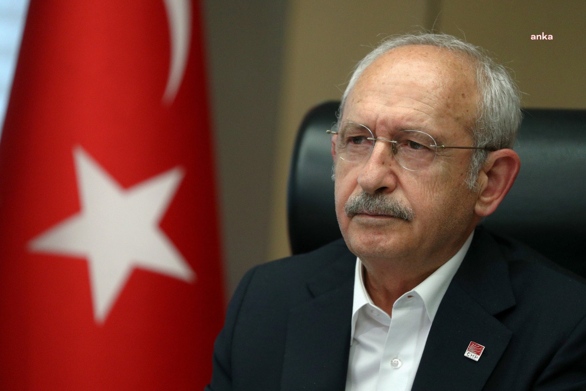 Kılıçdaroğlu, AYM önünde intihar eden emekli polisin ağabeyine başsağlığı diledi