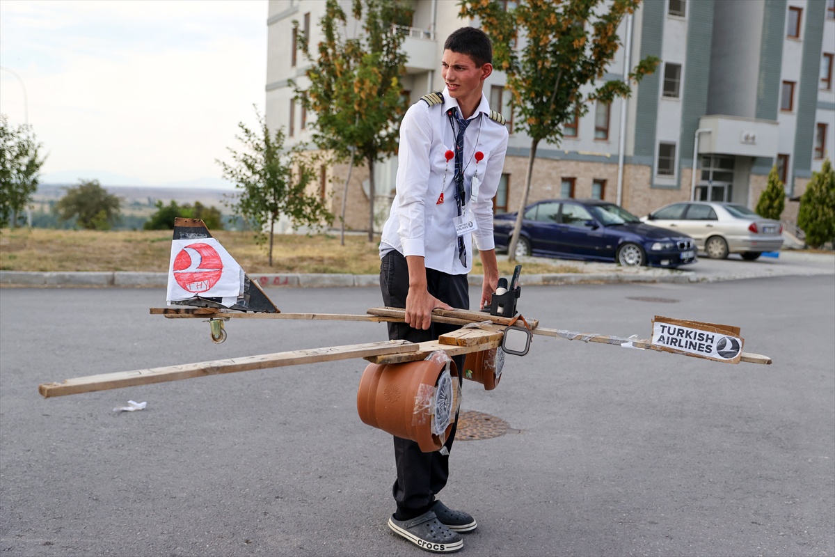 Konya Beyşehirli özel gereksinimli genç, THY davetiyle İstanbul'da kokpite oturdu