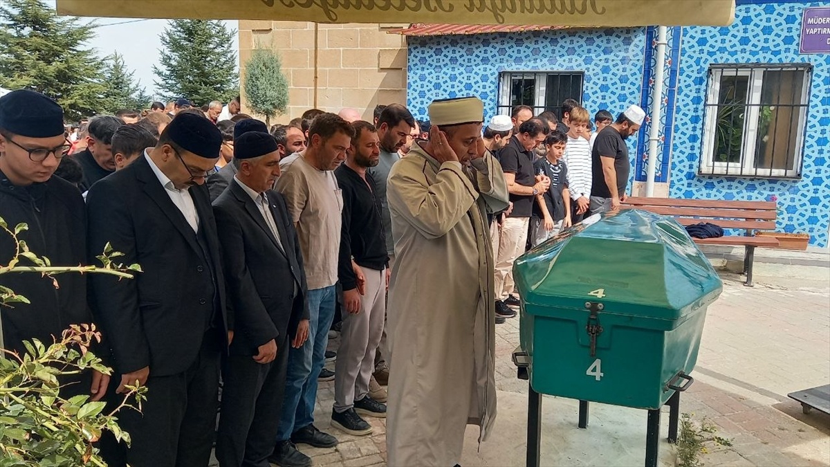 Kütahya'da elektrikli bisikletli 14 yaşındaki çocuk işçi servisinin çarpmasıyla öldü