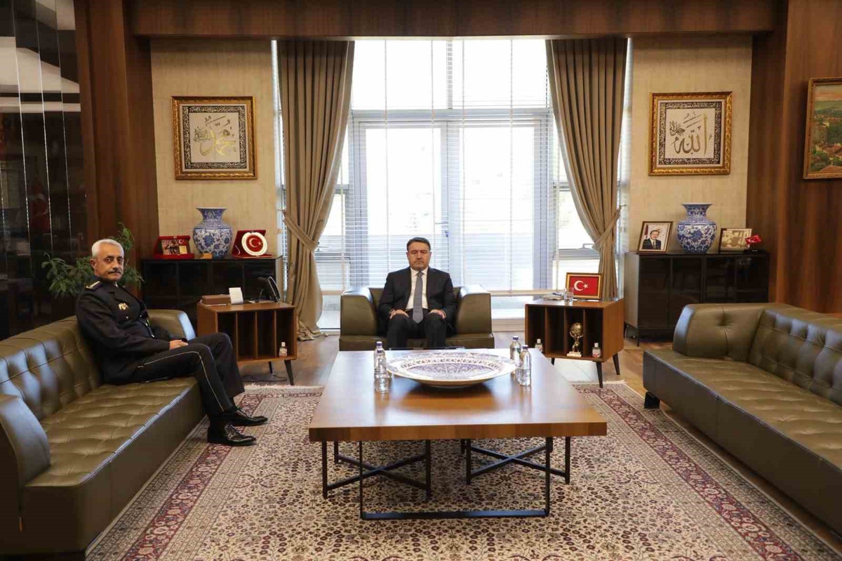 Kütahya İl Emniyet Müdürü Tandoğan, göreve başladıktan sonra Vali Işın'ı ziyaret etti