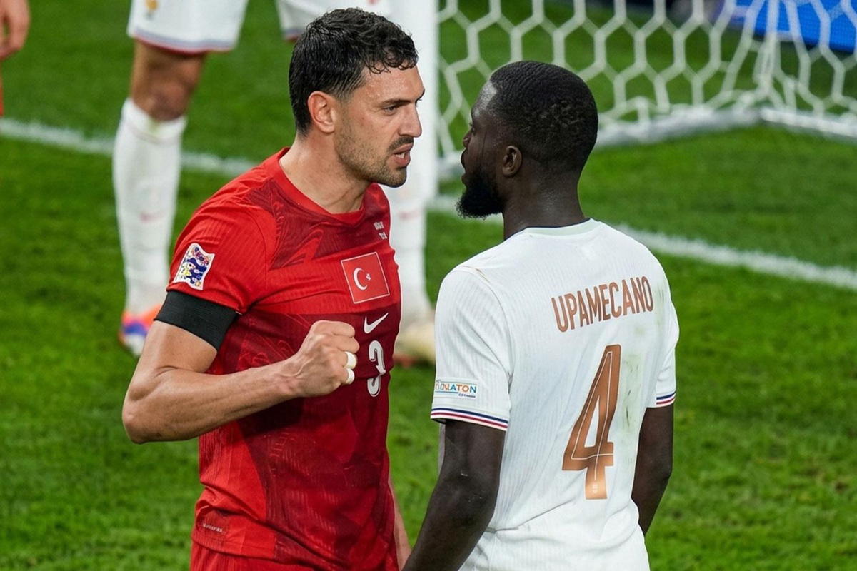 Maça damga vuran anlar! Merih Demiral kendisini zor tuttu