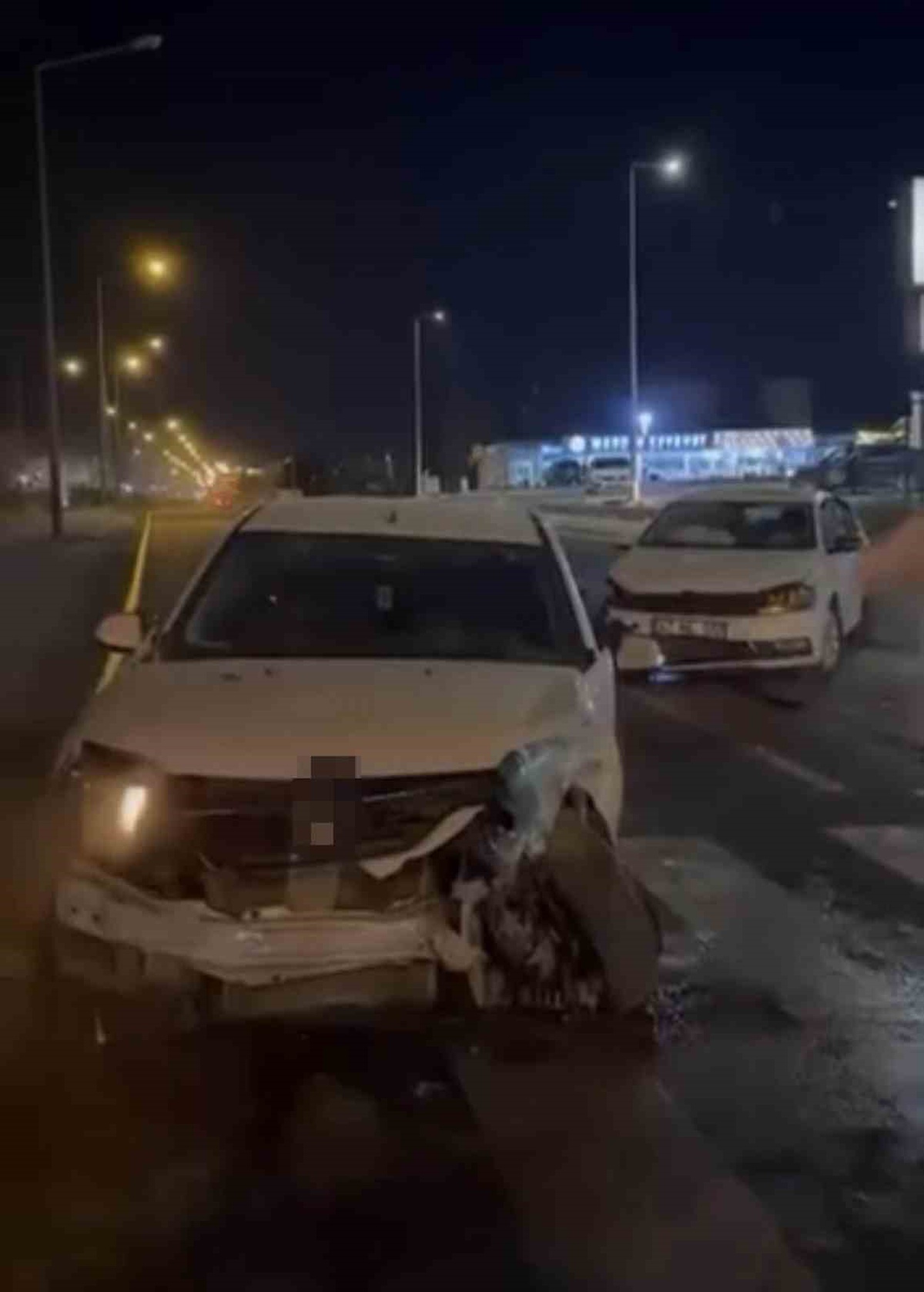 Mardin Nusaybin'de iki otomobil çarpıştı, kazada 3 kişi yaralandı