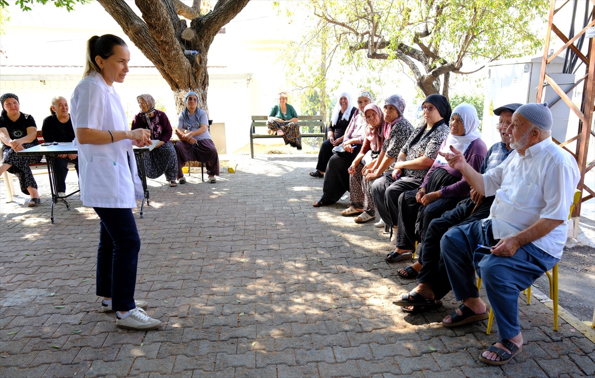 Mersin Toroslar'da sağlık personeli şeker tüketimine karşı bilgilendirip ölçüm yaptı