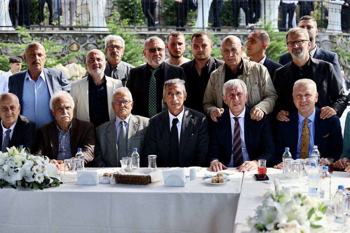 Oktay Saral’ın katılımıyla Karadenizli aileler dostluk buluşmasında bir araya geldi