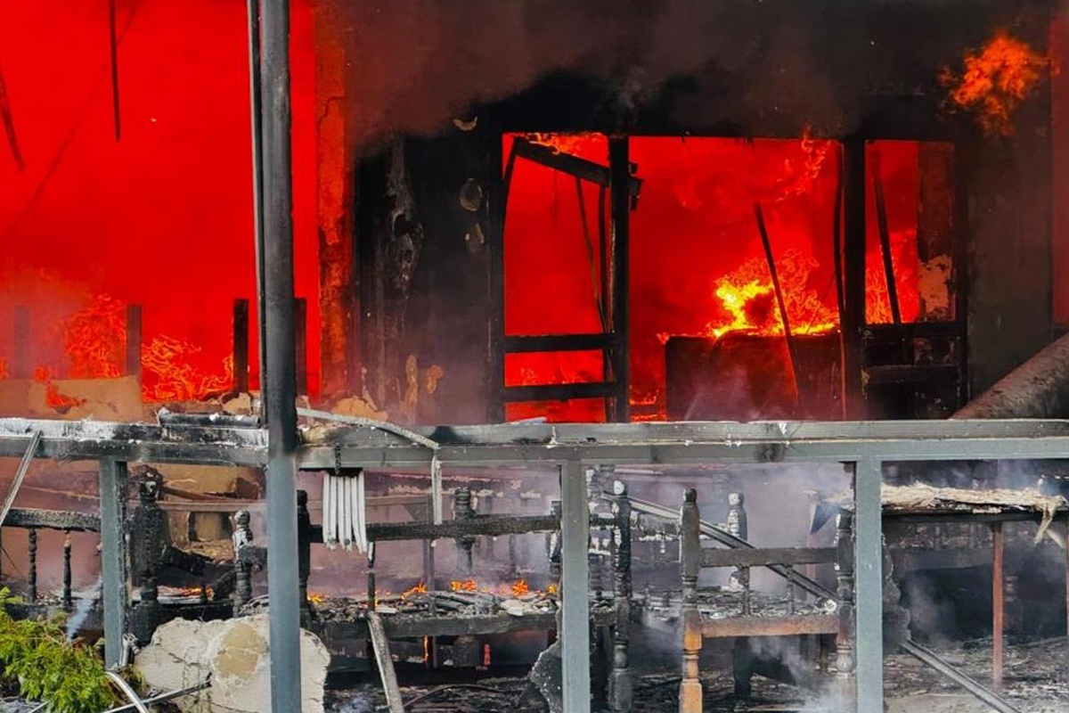 Ünlü şefin restoranı alevlere teslim oldu