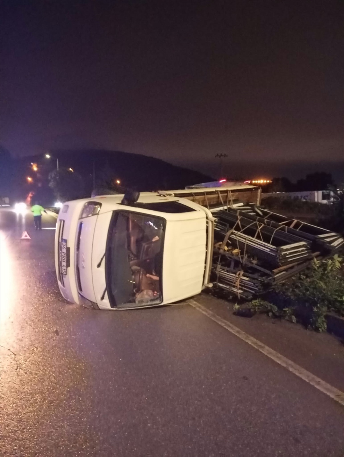 Samsun Atakum'da otomobil ile kamyonet çarpıştı, otomobildeki 4 kişi yaralandı