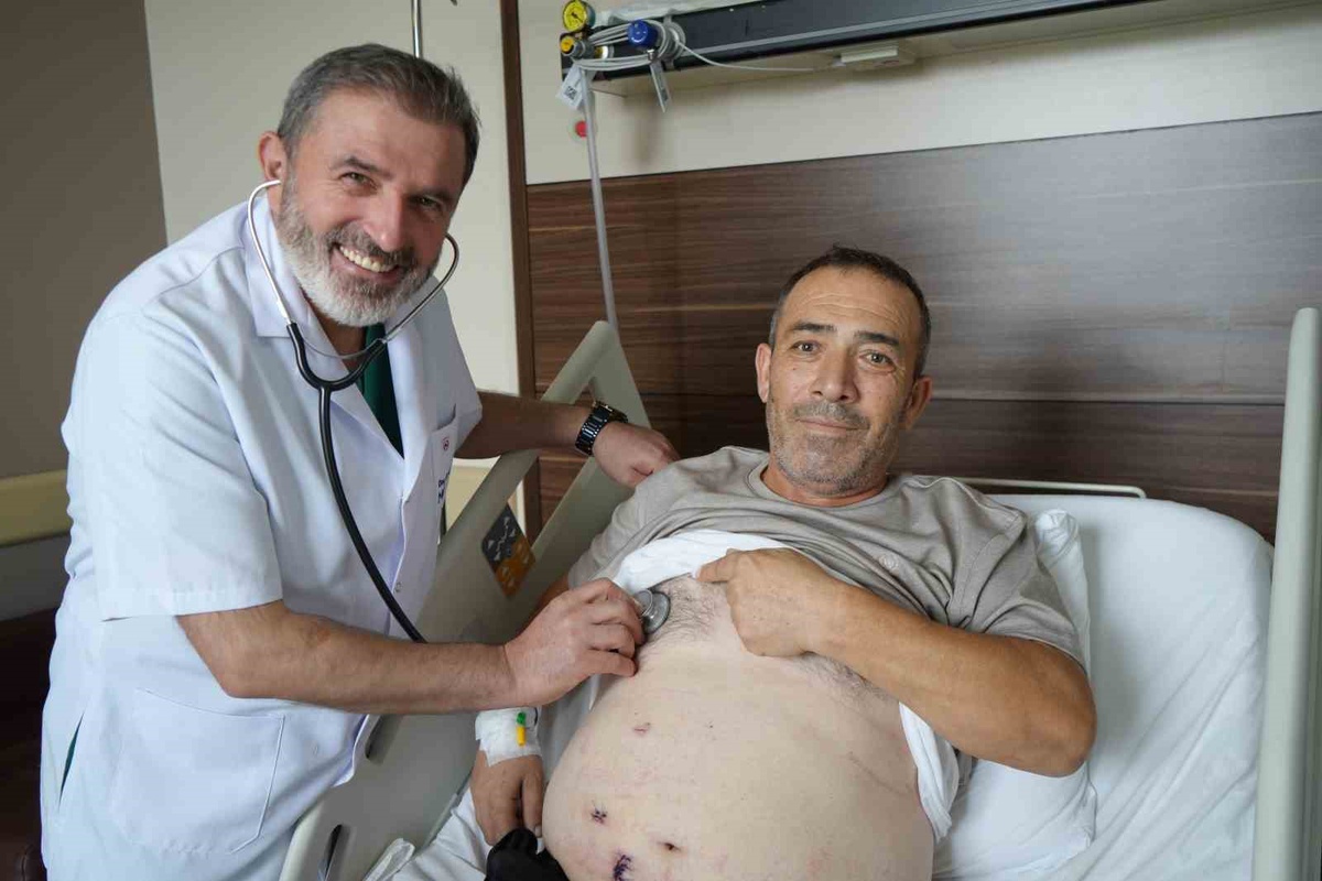 Samsun’da 54 yaşındaki hasta ters organlara göre yapılan ameliyatla kitleden kurtuldu