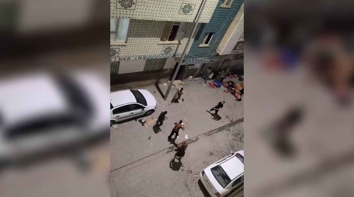 Şanlıurfa Ruha Mahallesi'nde iki grup arasındaki kavgada 2 kişi yaralandı
