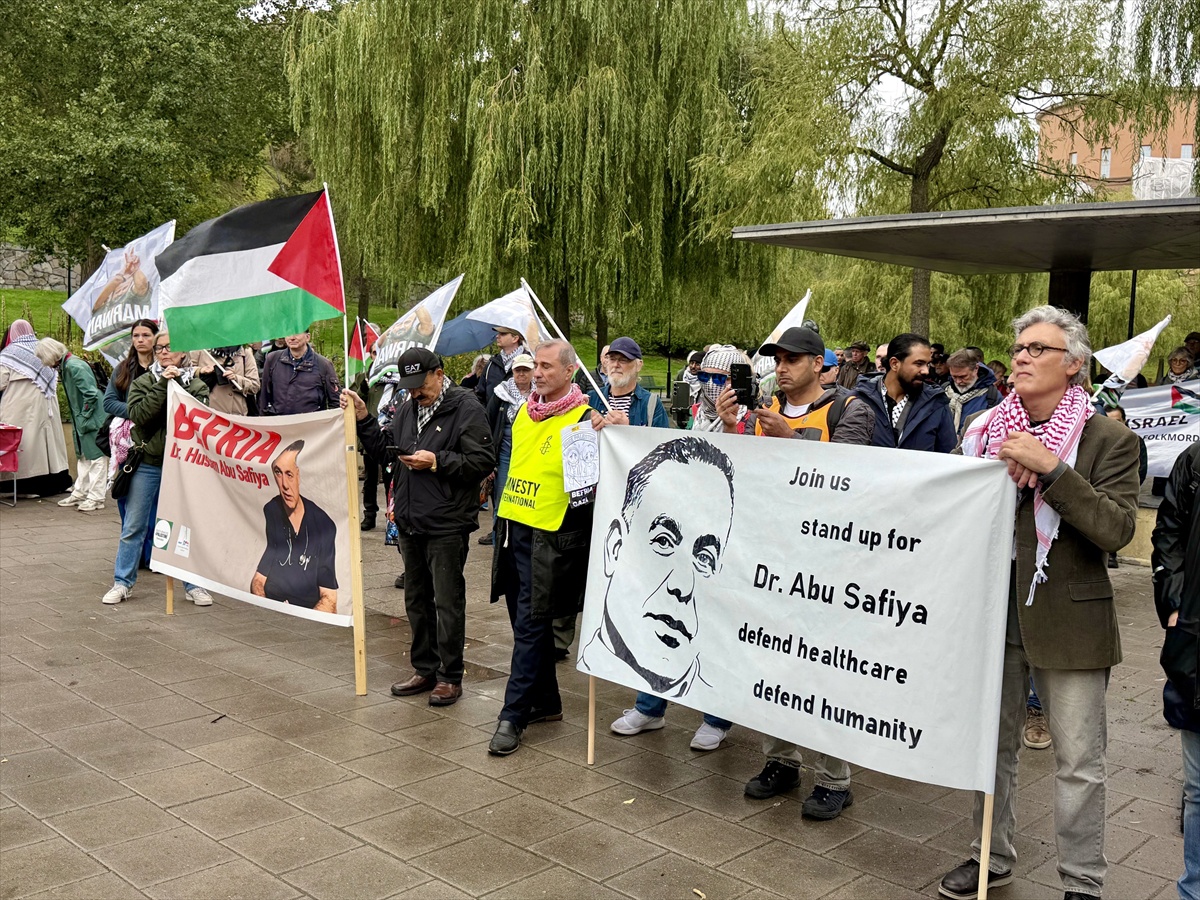 Stockholm'de yüzlerce gösterici İsrail'in Gazze saldırılarını protesto etti