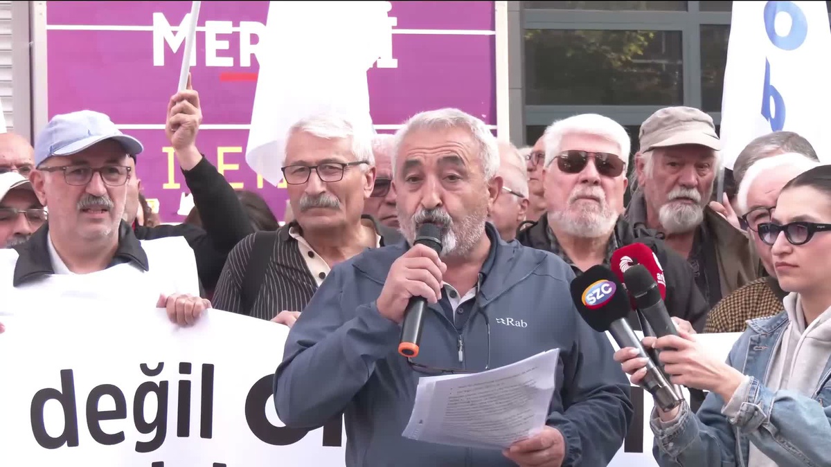 Tüm Emekliler Sendikası AYM önünde yaşamına son veren emekli polis için istifa istedi