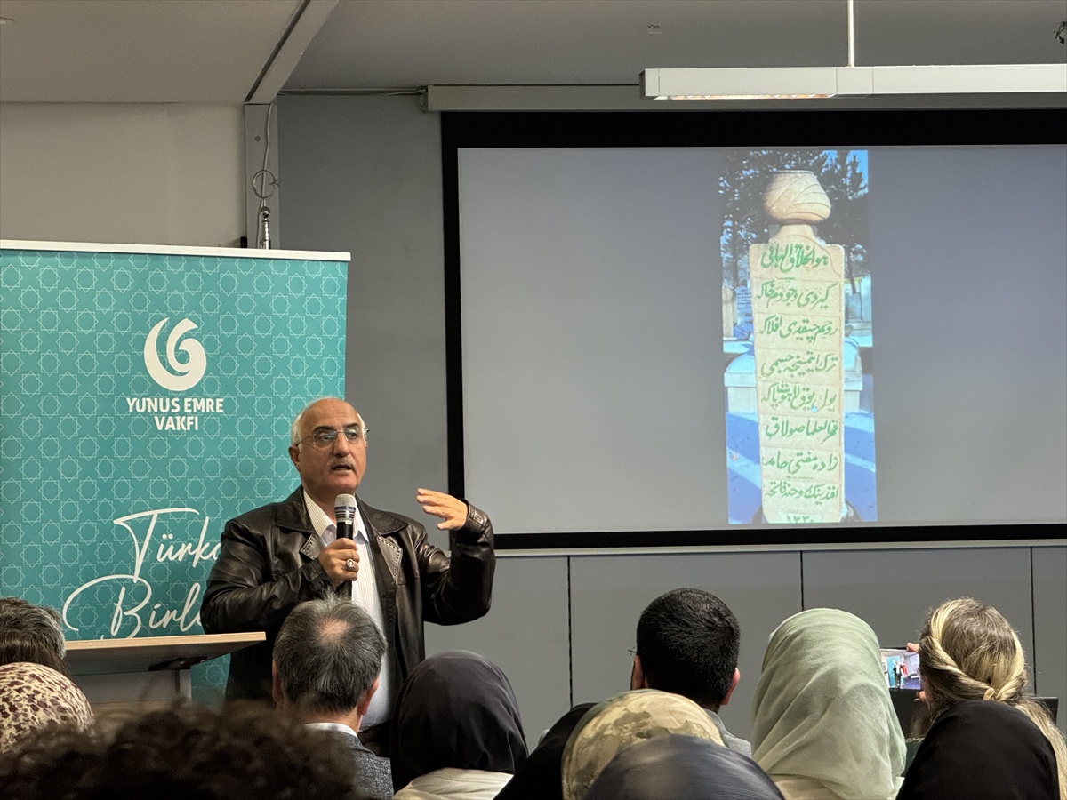Türk hat sanatı projesinin ikinci programı Berlin Yunus Emre Enstitüsü'nde yapıldı