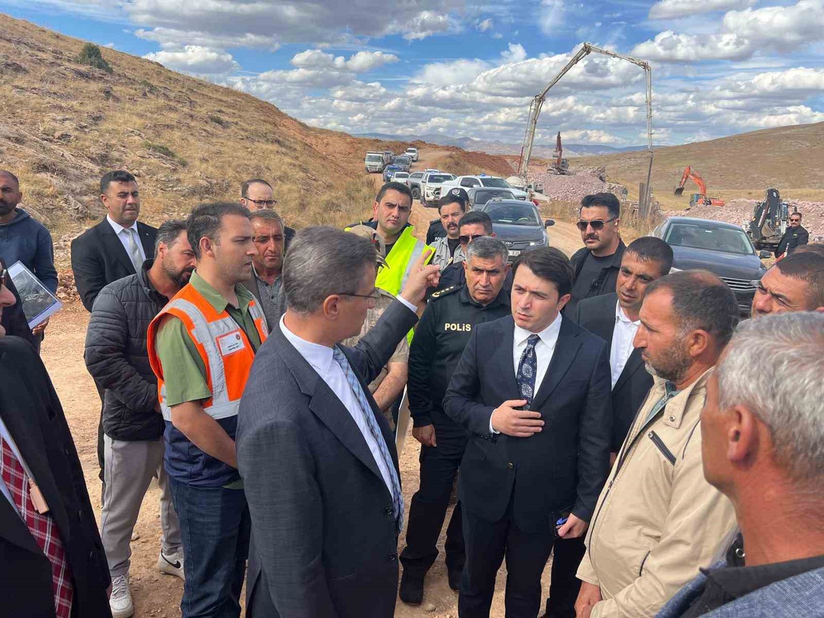 Vali Aydın Baruş’tan Tekman’a çıkarma: Yatırımları inceledi, vatandaşla buluştu