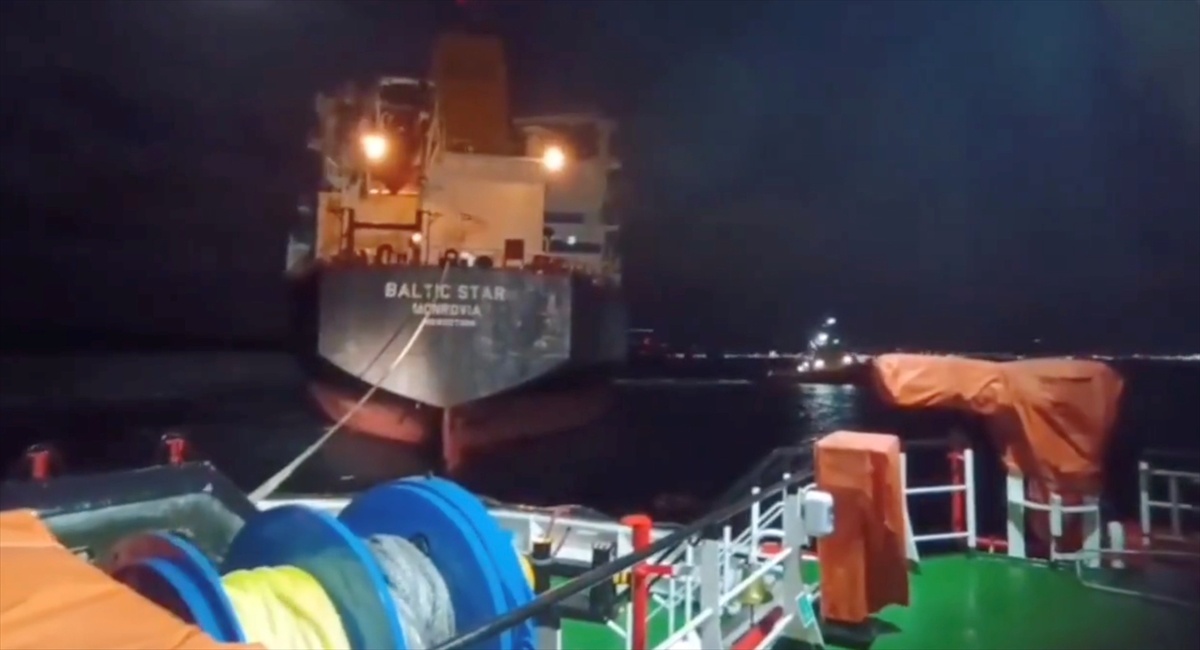 182 metrelik tanker Çanakkale Boğazı'nda arızalanıp Karanlık Liman'a demirletildi