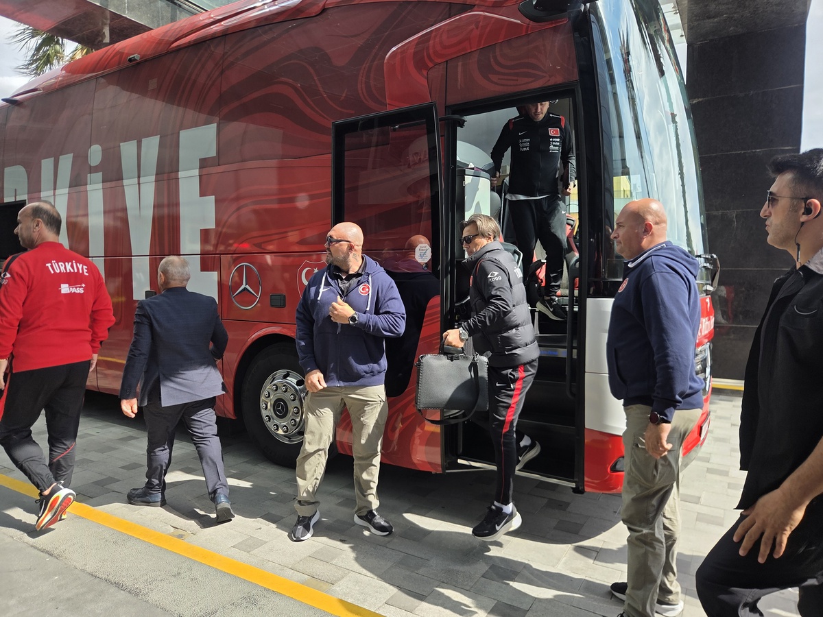 A Milli Futbol Takımı, İtalya maçı öncesi Bursa'da otele giriş yaptı