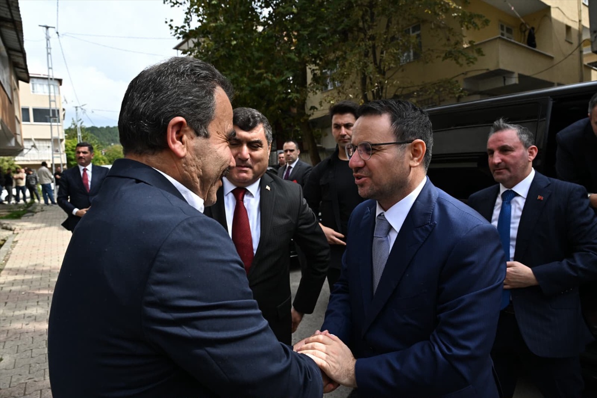 Adalet Bakanı Gürlek'ten, Sultanbeyli'de şehit ailesine ziyaret