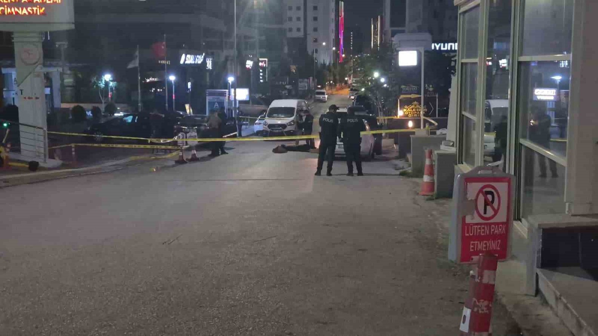 Ankara Çankaya'da silahlı alacak-verecek kavgasında 1 kişi öldü, 1 kişi yaralandı.
