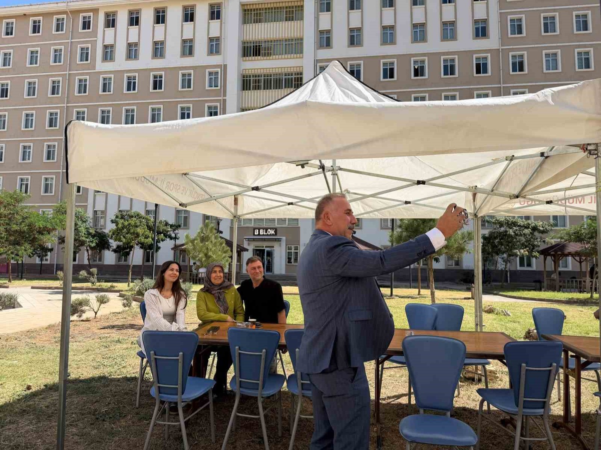 Aydın'da yurt kayıtları sürerken İl Müdürü Yığmatepe öğrencilerle buluştu