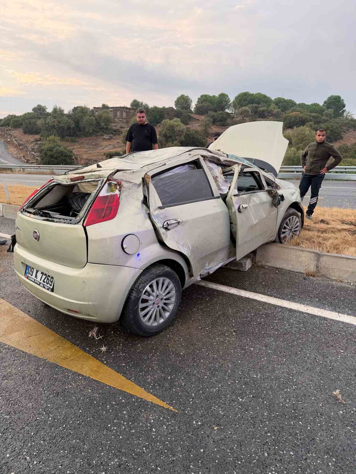 Aydın'ın Çine ilçesinde refüje çarpıp takla atan otomobilde 4 kişi yaralandı