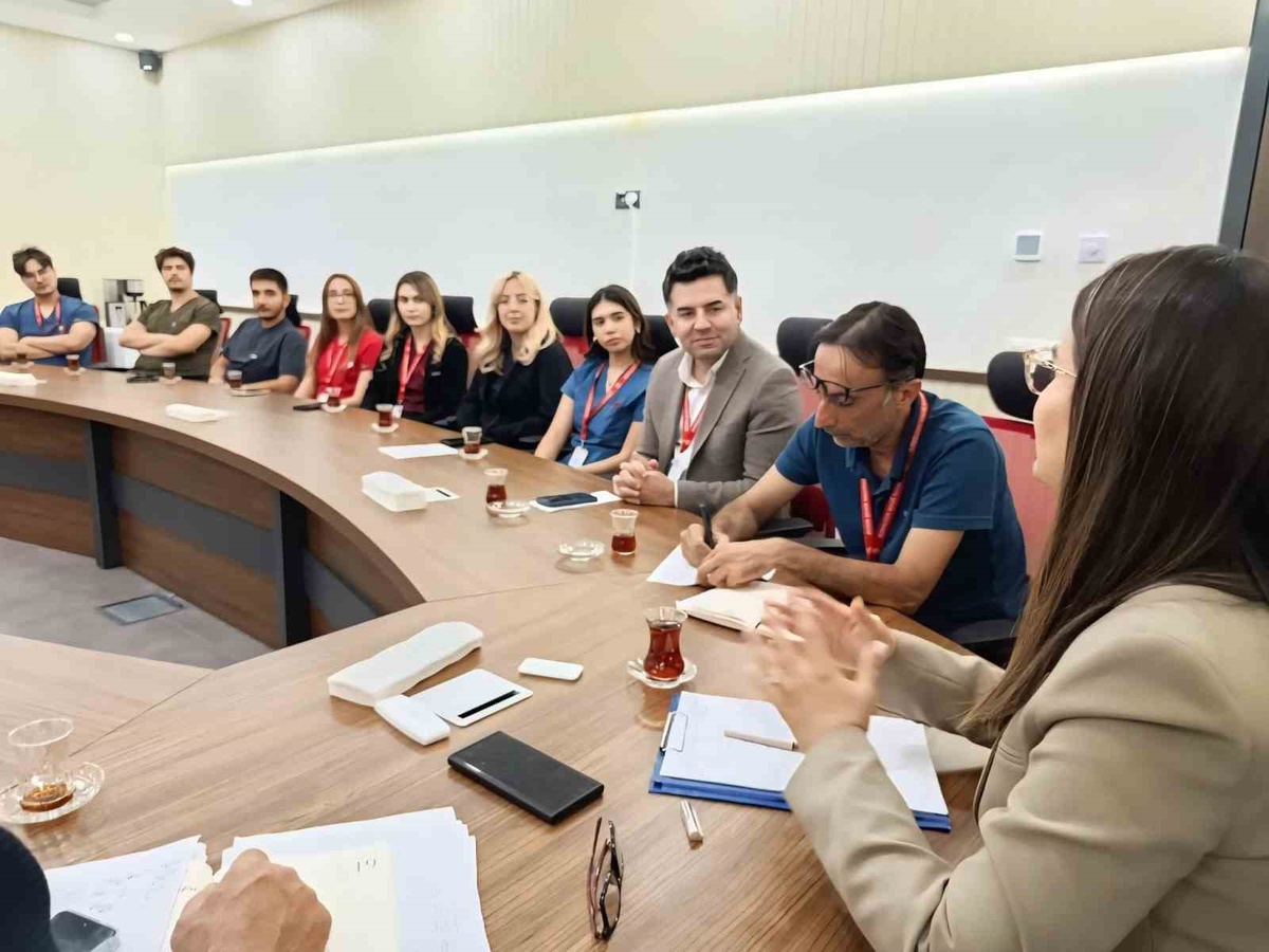 Aydın Şehir Hastanesi Başhekimi, Acil Servis'teki pratisyen hekimlerle görüştü