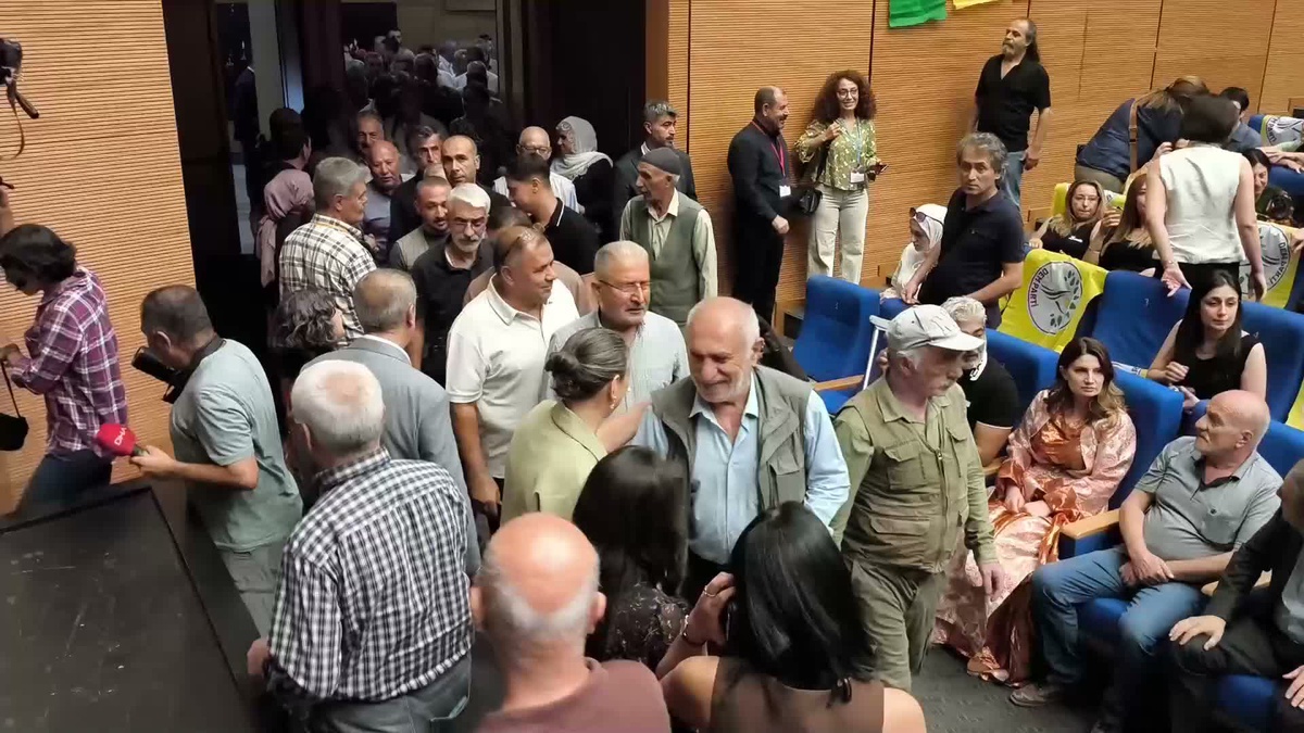 Bakırhan, borsada en az 500 bin yatırımcının etkilendiğinin söylendiğini belirtti